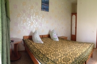Гостевой дом на Антонова, Номер с 1 двуспальной кроватью или 2 односпальными кроватями и ванной комнатой
