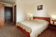 Отель Ламбат, Улучшенный двухместный номер с 1 кроватью или 2 отдельными кроватями и боковым видом на море