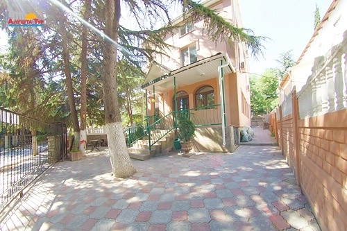 Гостевой дом «Ветан» в Алуште.