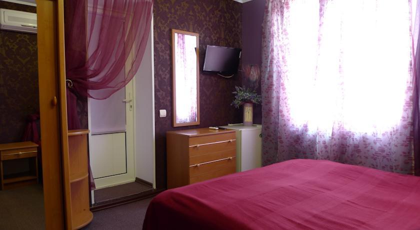 Мини-отель «Камея», Номер с 1 двуспальной кроватью или 2 односпальными кроватями и ванной комнатой