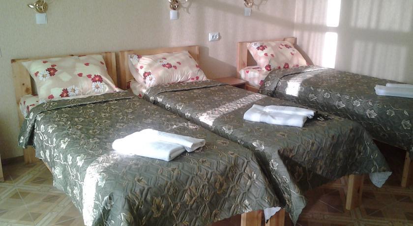 Гостиница «Маленький Принц», Двухместный номер с 2 отдельными кроватями и дополнительной кроватью