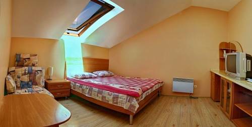 Гостиница «Бельбек», Двухместный номер с 1 двуспальной кроватью и дополнительной кроватью