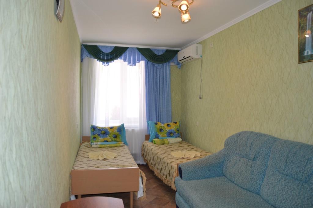 База отдыха «Крым», Улучшенный двухместный номер с 2 отдельными кроватями