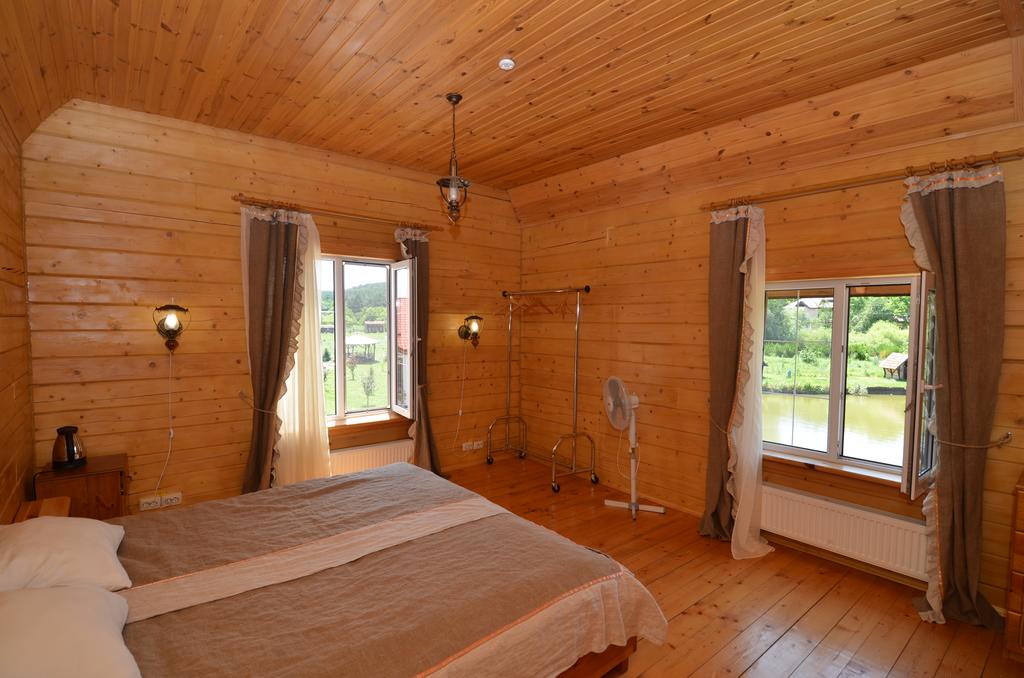  «Эко Усадьба Gartental», Двухместный номер «Комфорт» с 1 кроватью или 2 отдельными кроватями с видом на озеро