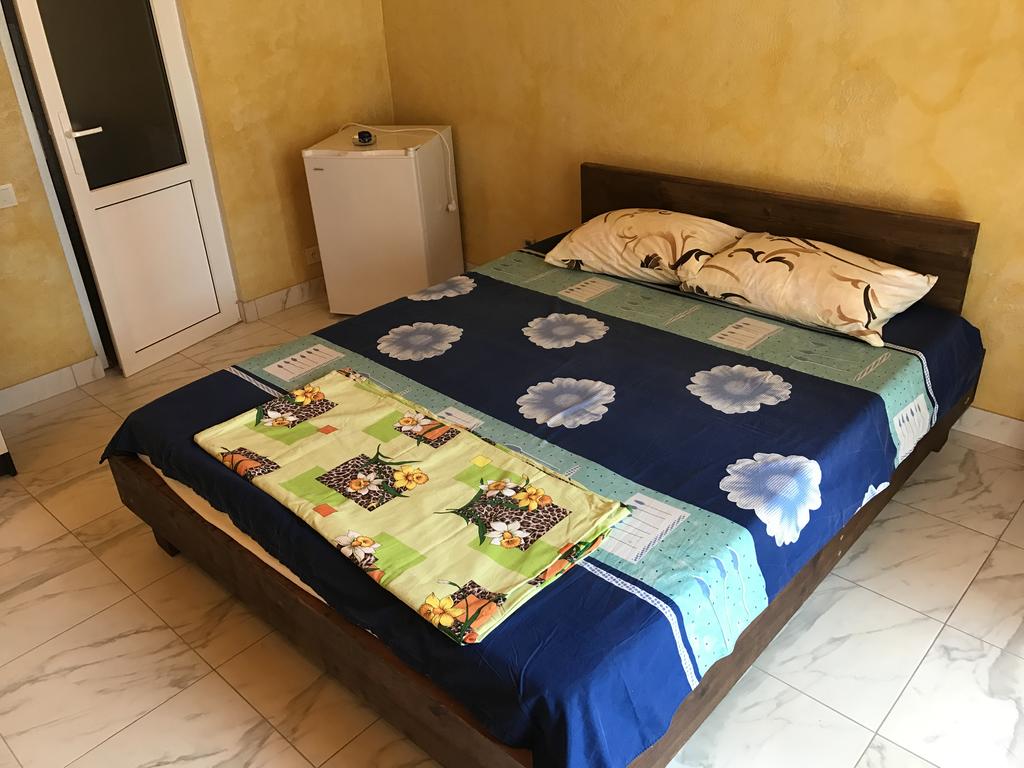 Гостиница «Генуэзский дворик», Двухместный номер с 1 кроватью и балконом (на 2 взрослых и 1 ребёнка)