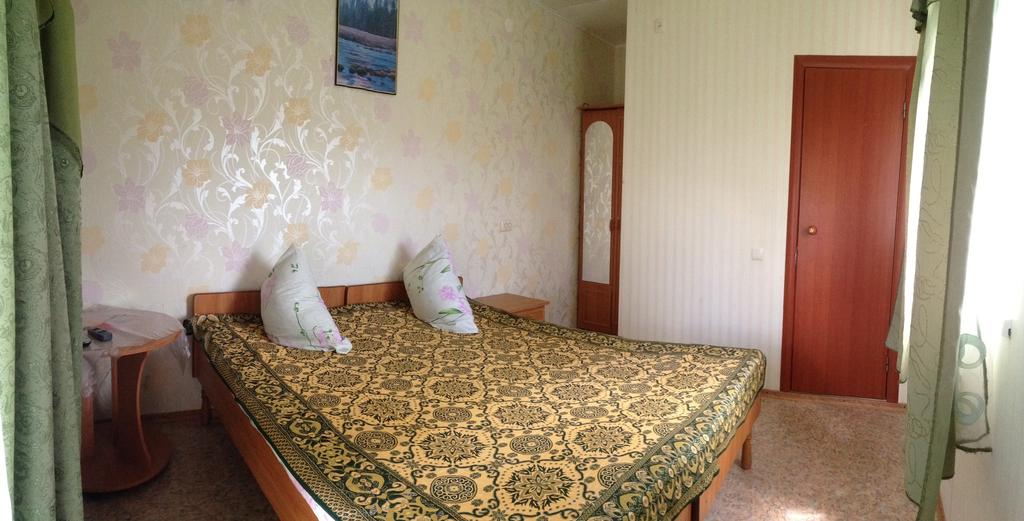 Гостевой дом «на Антонова», Номер с 1 двуспальной кроватью или 2 односпальными кроватями и ванной комнатой
