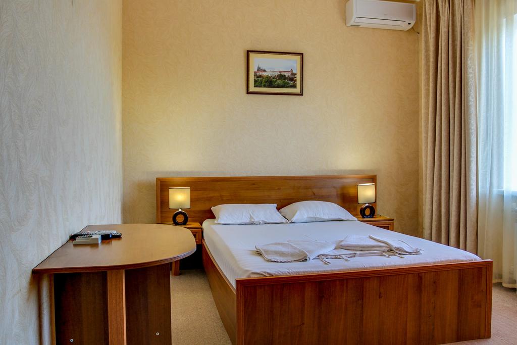 Отель «Прага», Двухместный номер Делюкс с 1 кроватью и балконом