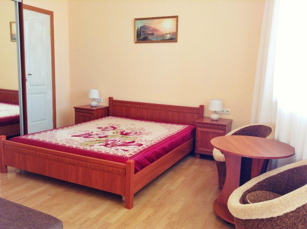 Гостевой дом «Крымская Роза», Двухместный номер с 1 кроватью или 2 отдельными кроватями и балконом