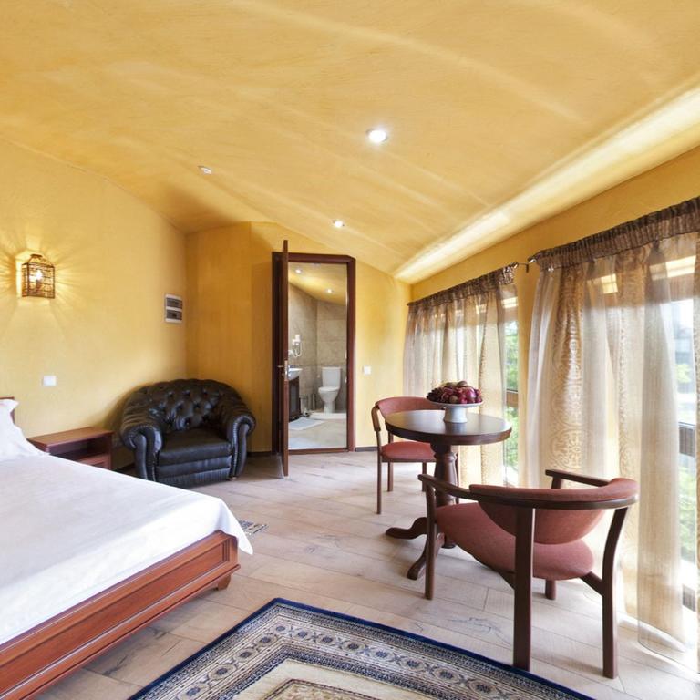 Отель «Маре Неро», 
Улучшенный двухместный номер с 2 отдельными кроватями

