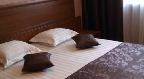 Отель «Корона», Полулюкс с 2 спальнями